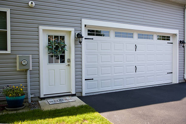 24/7 Emergency Garage Door Panel Replacement experts in Nash, TX
